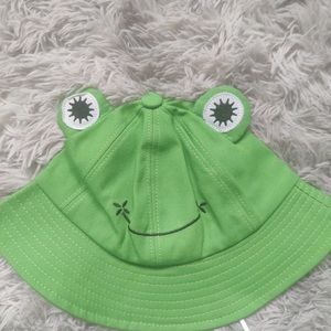 Brand new green bucket frog hat!!